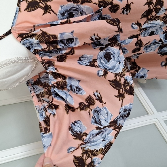 Blue Rain x Francesca's Cold Shoulder Floral Blouse - Picture 5 of 13